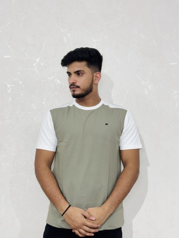 Contrast Sleeve Casual Tee